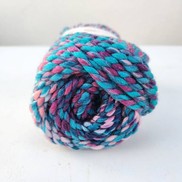 NEW Soft Yarn Bee Bulky for Crocheting Knitting Soft Skein 76 Yards 80% Acrylic - Picture 4 of 9